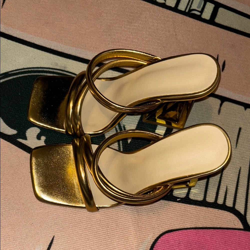 Dynamic Gold Heels🏆 - Picture 4 of 5